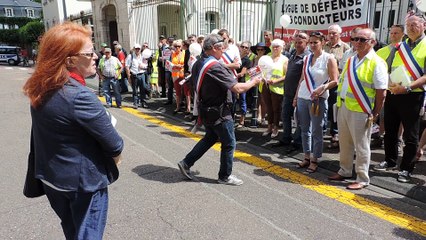 MANIFESTATION CONTRE LA LIMITATION DE VITESSE A 80 KM/H ENTRE VELLEFAUX ET RIOZ