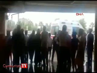 AVM'nin çatısı çöktü: İki yaralı