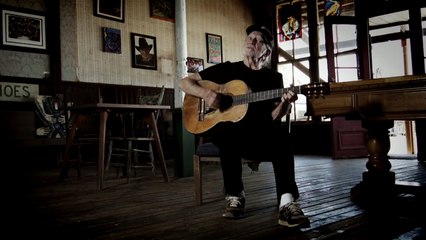 Willie Nelson Performs "Band of Brothers" | AARP