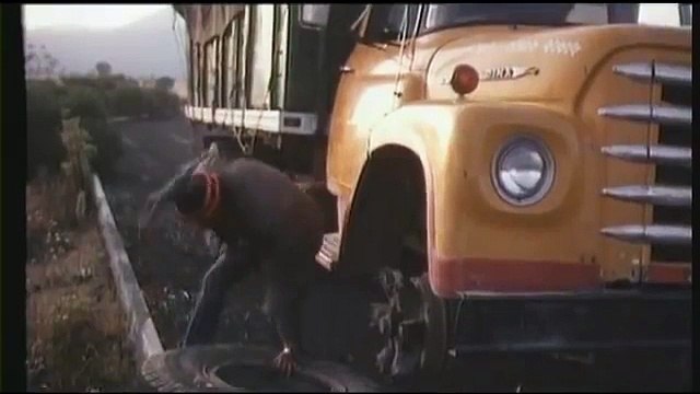 Tres Veces Mojado con Los Tigres del Norte.