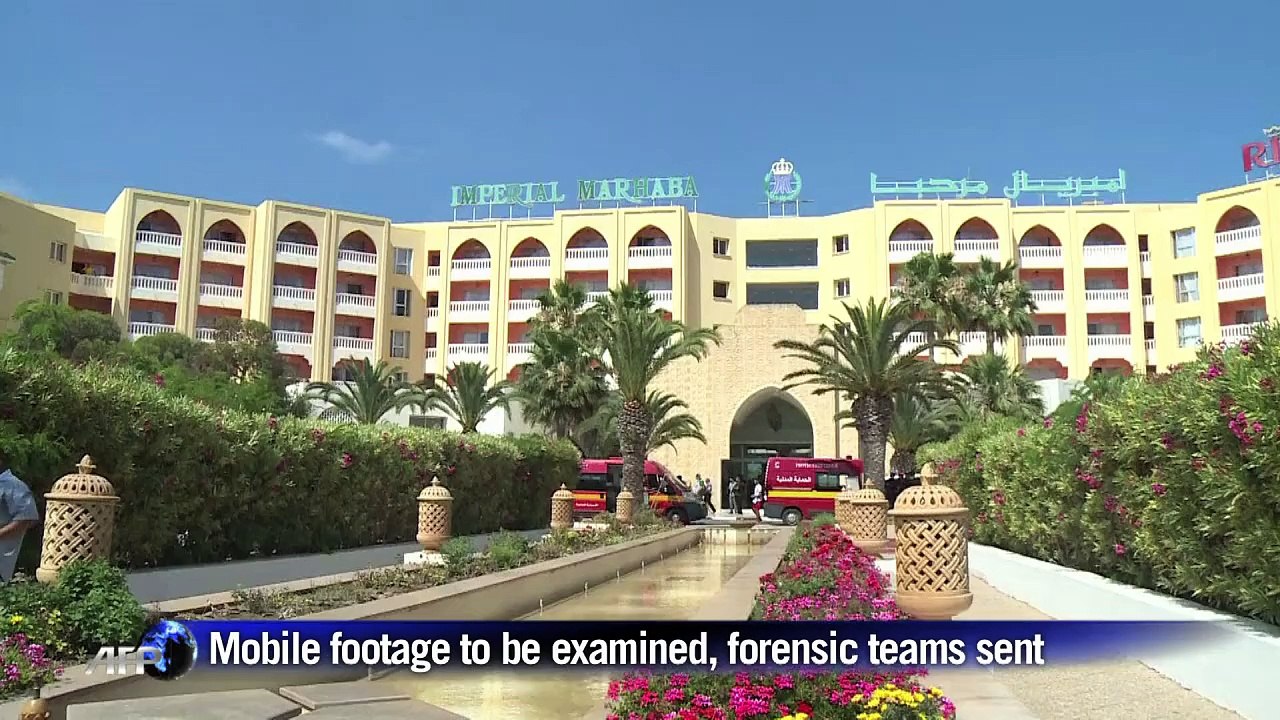 British police interview returning tourists of Tunisia attack