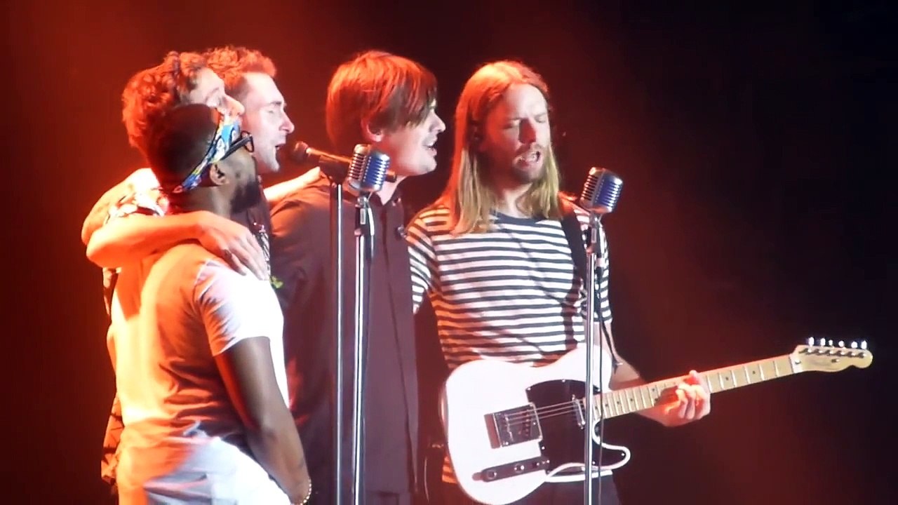 Maroon 5 - Payphone with Acapella Intro (Live) @ Olympiahalle München 2015