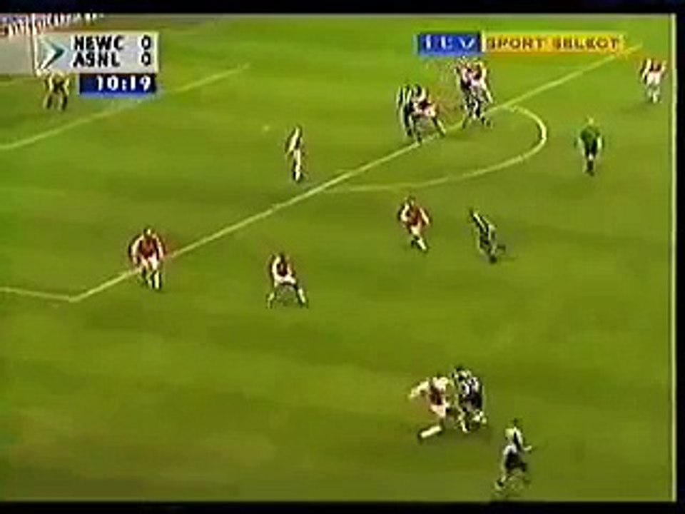 Dennis Bergkamp - Arsenal Vs Newcastle - Amazing goal