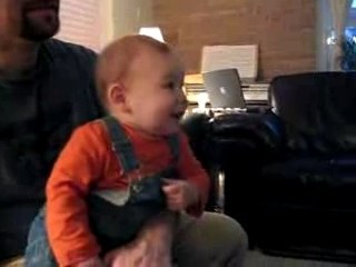 Un bébé qui rit de la Wii