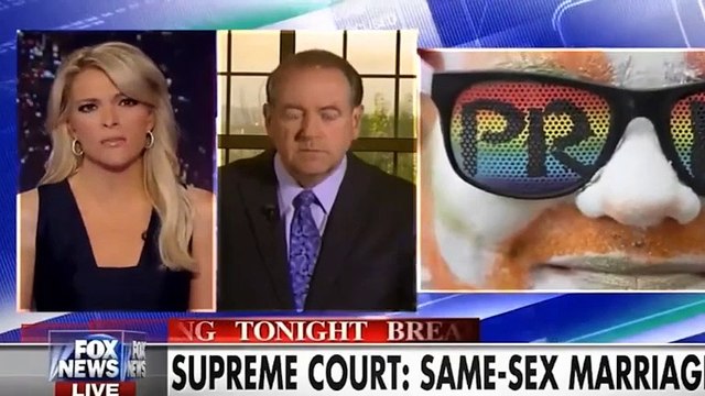 Fox News Megyn Kelly schools Mike Huckabee on constitution