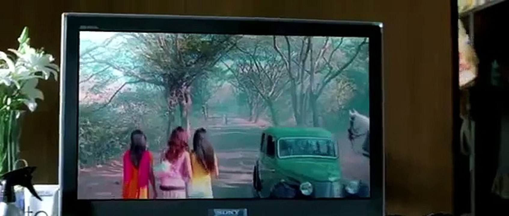 Kareena Kapoor and Ajay Devgan Funny Comedy Scene part 1 - YouTube