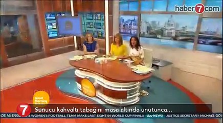 Sunucu kahvaltı tabağını masa altında unutunca