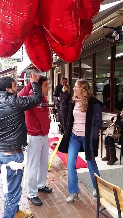 MURAT HAZİNEDAR'DAN EŞİNE SEVGİLİLER GÜNÜNDE 150 ADET KALPLİ BALON