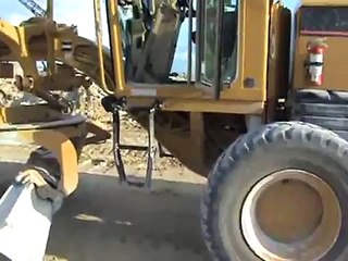 140H Cat Grader Looking inside