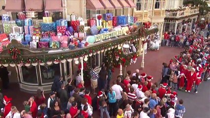 Walt Disney World Christmas Day Parade 2008 - "Supercalifragilisticexpialidocious" - Mary Poppins