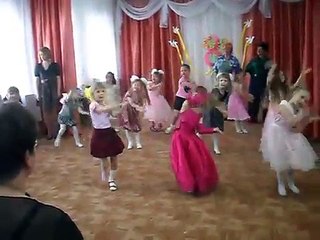"Ладошка" танец на 8 марта в детском саду старшая группа