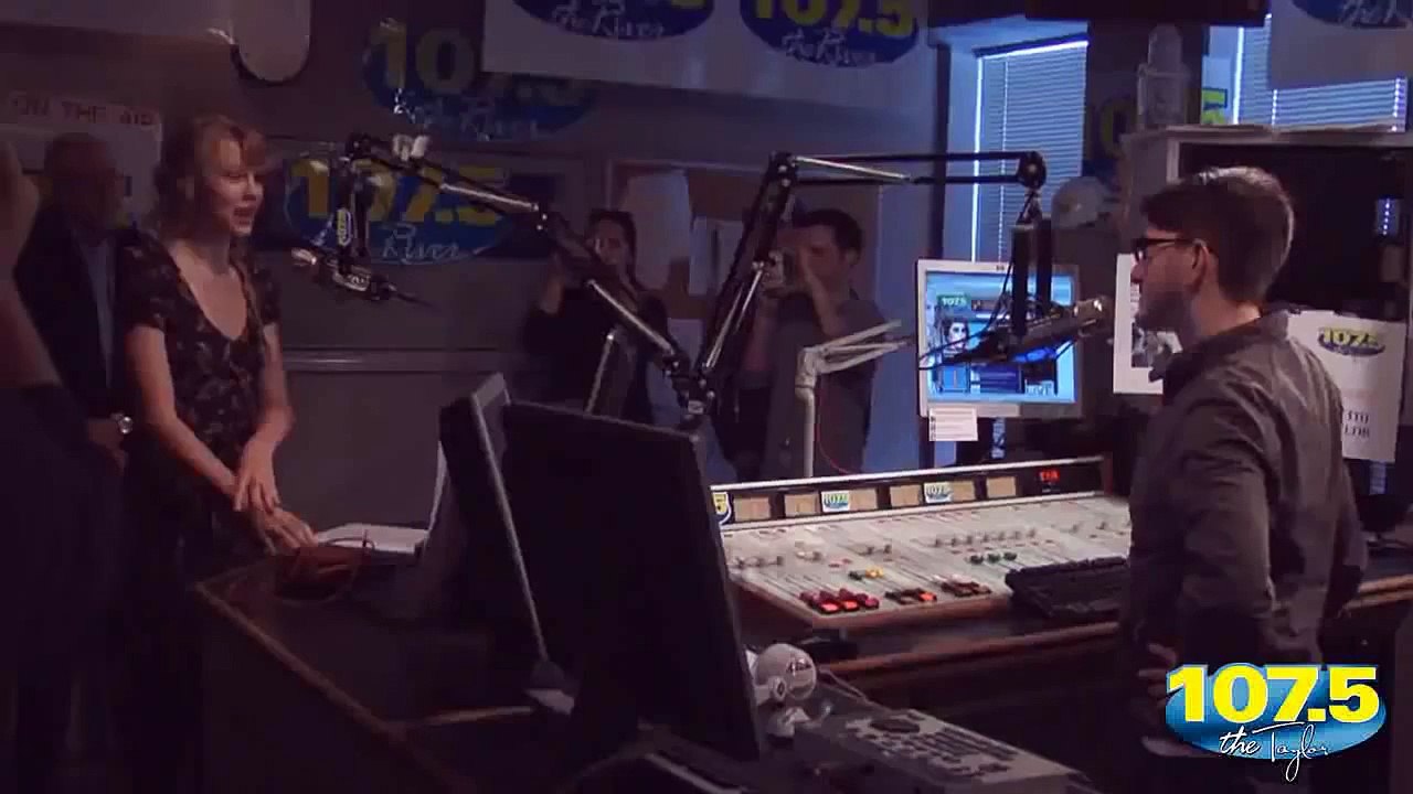 Taylor Swift talking about 'Super Bass' by Nicki Minaj