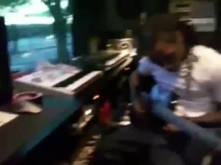 Lil' Wayne© Playing "Prom Queen" On His Guitar In His Studio Room! EXCLUSIVE (KY On Footage)