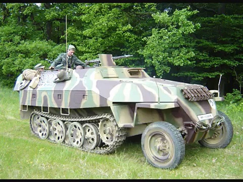 Sd.Kfz.251/D "Doris" German Half-track & Anti Tank PaK40 Gun "Wespe" WW2 Reenactment in Motion