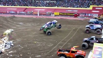 MONSTER JAM 2012 CARRIER DOME GRAVEDIGGER FREESTYLE!