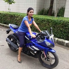 heavy bike lahore college girl amazing stunt