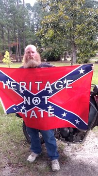 Le supermarché Walmart fait des gateaux état islamique mais refuse les drapeaux confédérés