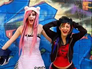 Trashy Life : Audrey Kitching & Zui Suicide