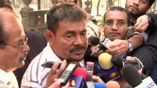 Familiares de normalistas se reunieron con autoridades federales