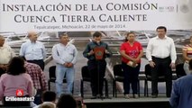 Autodefensas denuncian censura y acarreados en visita de Peña Nieto a Tepalcatepec,Michoacaán