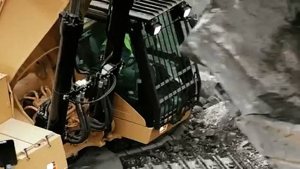 Cat® 374DL and 390DL Excavators | Large Excavator