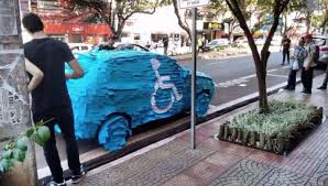 Un Brésilien se gare sur une place handicapé et se fait humilier