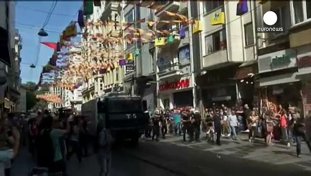الشرطة التركية تقمع بعنف مسيرة للمثليين في اسطنبول