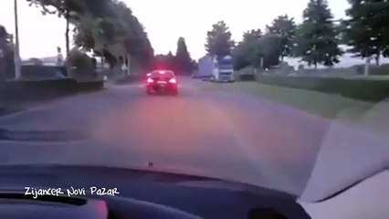 Auto tuča koja će vas nasmejati :D