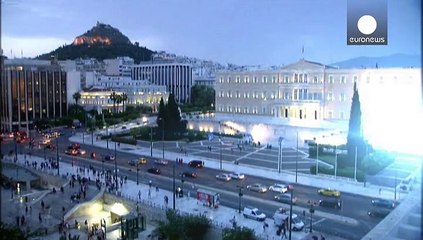 Greek banks, stock exchange will not open on Monday, Tsipras announces