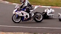Bike crash chute Moto Circuit Carole    BMW VS SUZUKI
