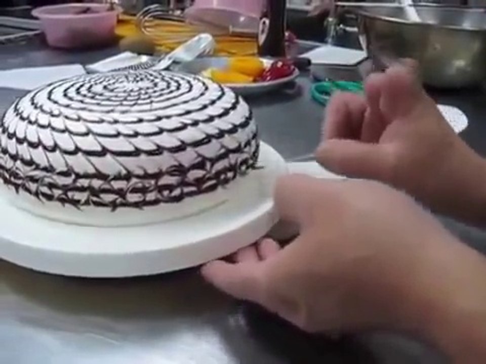 Yaş pastanızı böyle süsleyin .....
