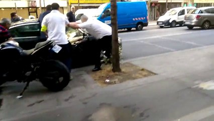 Huelga de Taxistas: Agresión a un Chofer de Uber en París