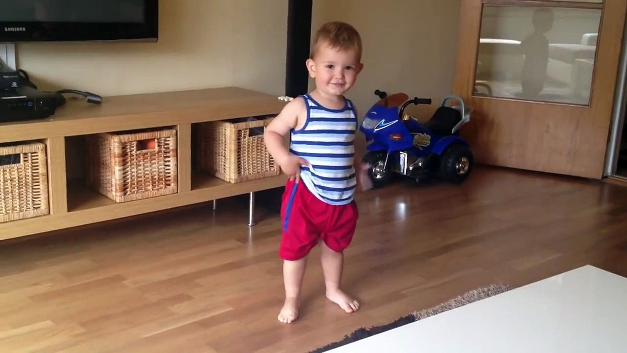 roligt,fun,humor, music, dance,barn,ont, children,jump,emir,adelina ismaili,ku ma ke,joke,laugh,