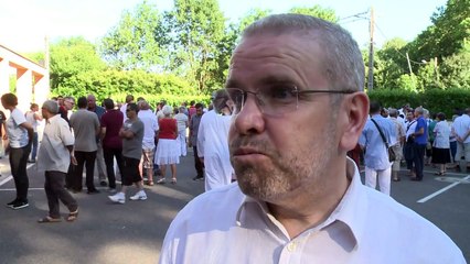 Attentat en Isère: rassemblement devant une mosquée