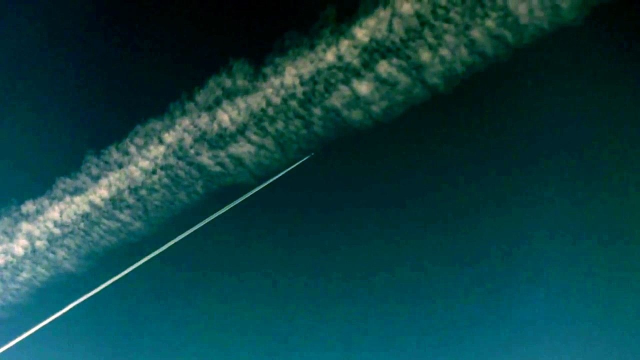 Chemtrail et contrail