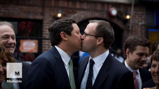 New York governor officiates gay wedding at historic Stonewall Inn