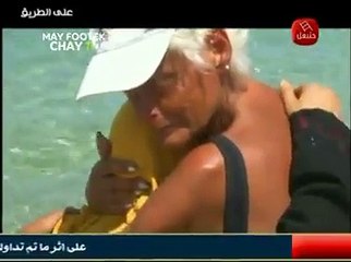 مشهد مؤثر : عناق و لوعة بين إنجليزية و تونسية في شاطئ سوسة