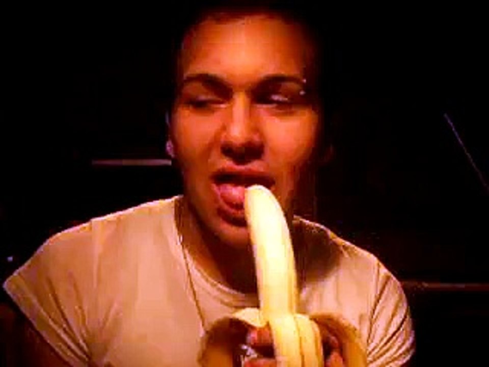 alley banana sucking