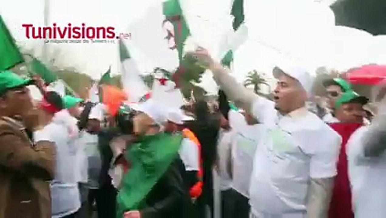 بصراحة فيديو عالمي.. الجزائريون يرفعون شعار: دزيرية توانسة خوا خوا... يا ارهابي يا جبان شعب تونس لا يهان (y) برافو