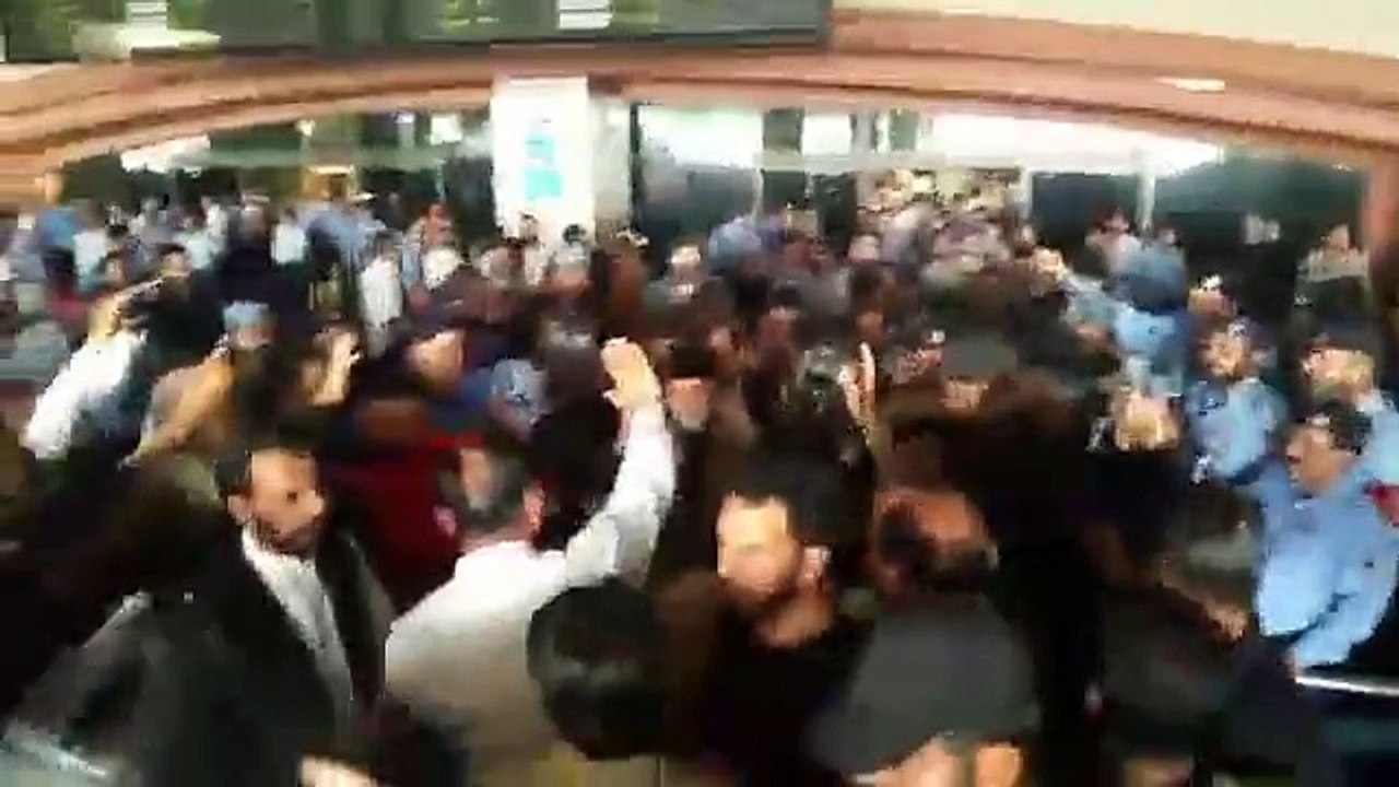 Dr. Tahir-ul-Qadri's reception at Lahore Airport.