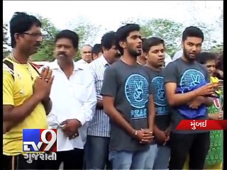 Man performs 'shanti puja' on Vikhroli Eastern Express Highway with kin of accident victims - Tv9
