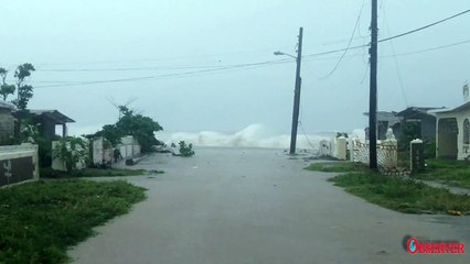 Hurricane Sandy: Giant waves Palisadoes