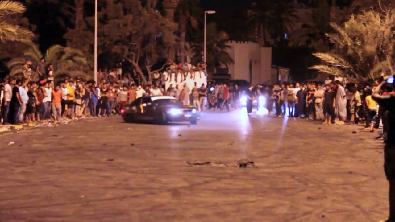 Rasanter Ramadan: Auto-Stunts in Tripolis