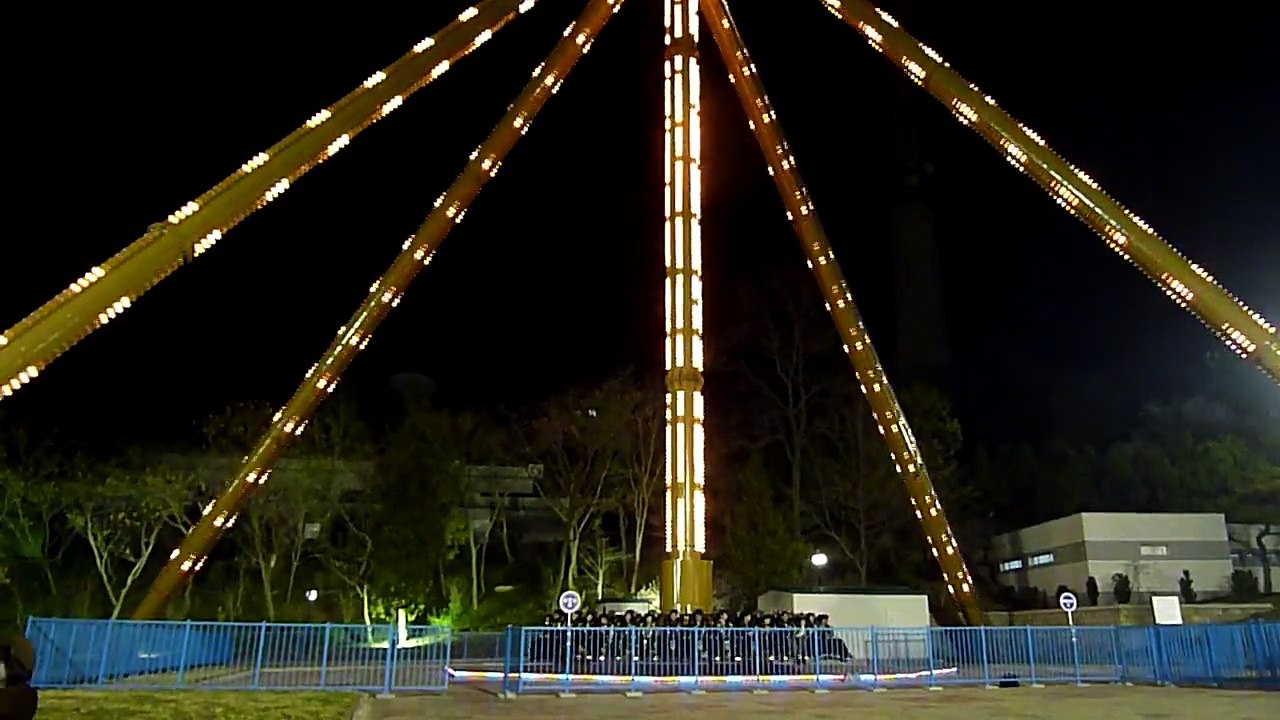 Giant Discovery frisbee ride at Kaeson Youth Park, Pyongyang
