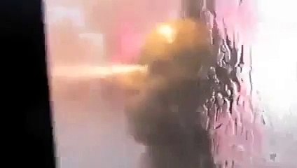 Bu heykelin gözlerine bakmayın !