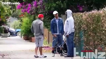 How to WIN a STREET FIGHT Just By Moving Down Your PANTS! (FUNNY CRAZE)