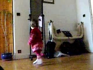 Julie danse la ronde