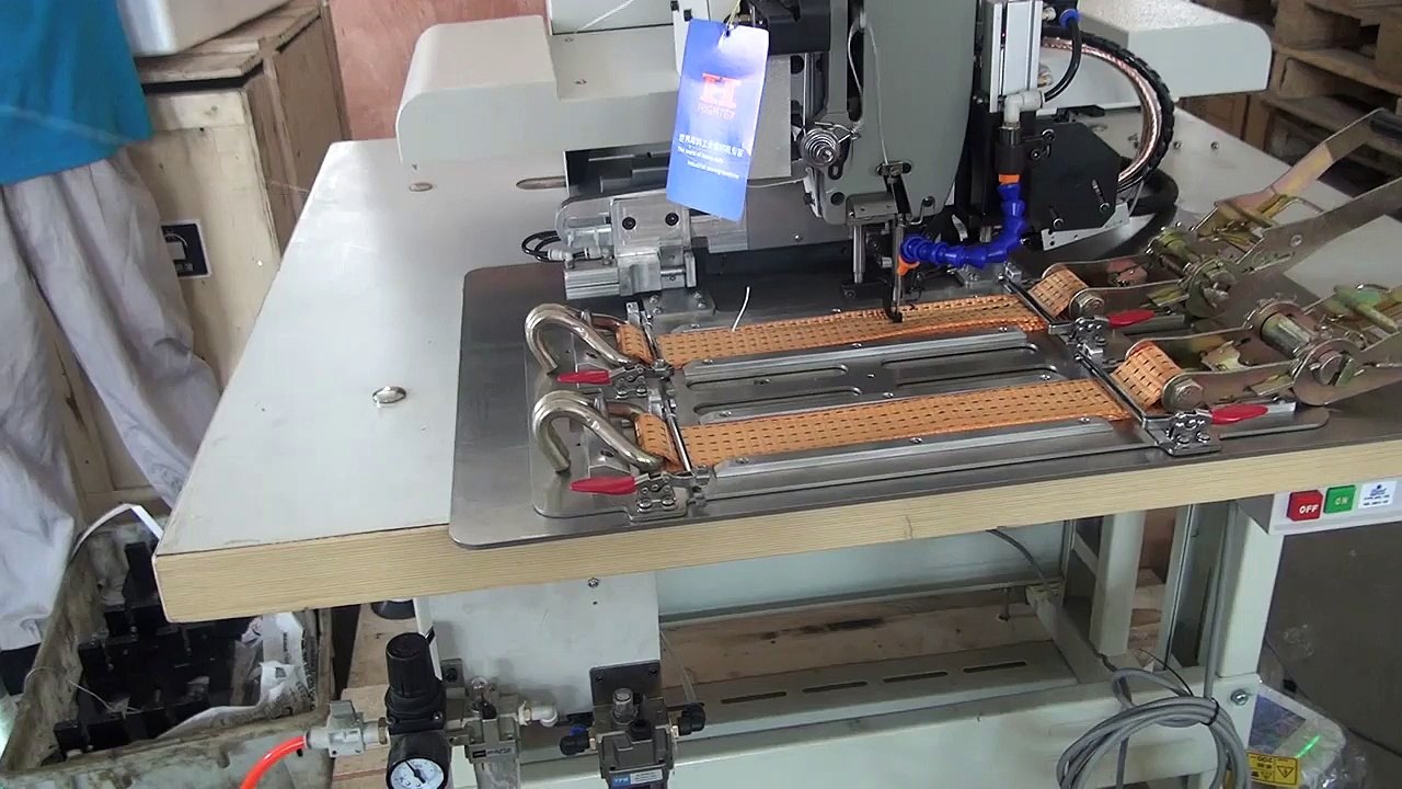 Maquina automática para fabricación de amarre de carga