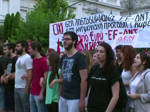 La Grèce ferme ses banques jetant un coup de froid sur les marchés (2)