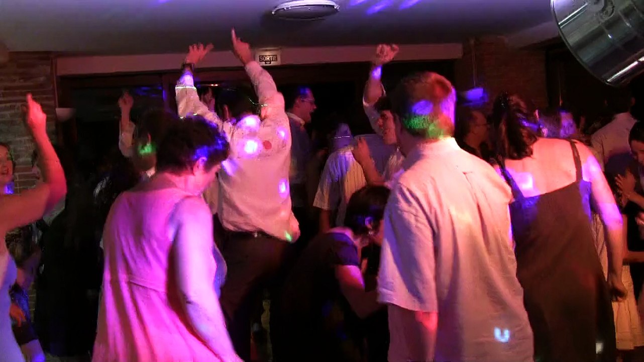 discomobileplus, disc jockey animateur généraliste, anime toutes vos soirées dansantes, bals publics mariages, karaoké, site : www.dj-toulouse-31.fr tél : 06.16.51.63.93 ou 05.61.13.48.87